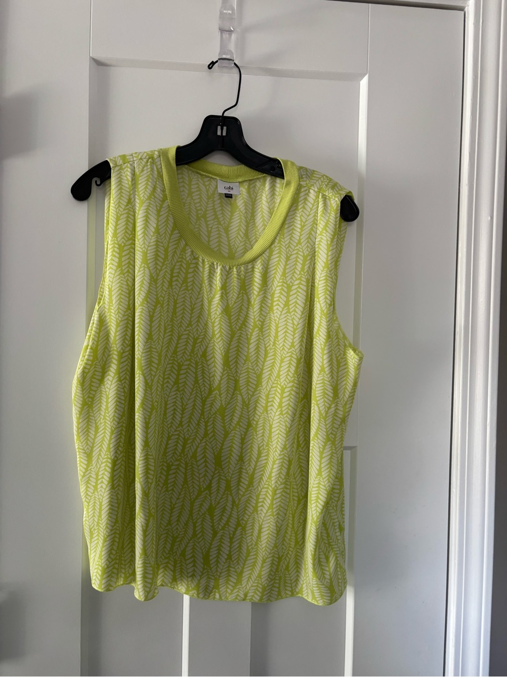 Sleeveless Lime Leaf Print Shell Top cabi Completed Top 8045